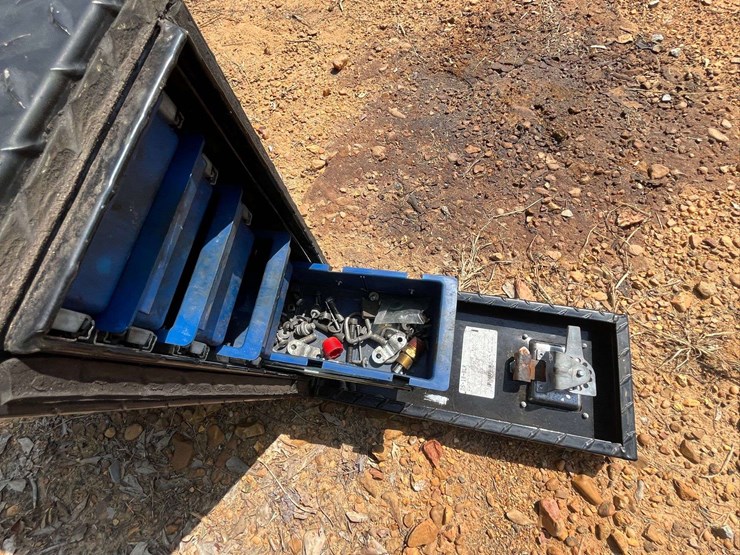 aux-fuel-tank-with-tool-box-on-top-image-12