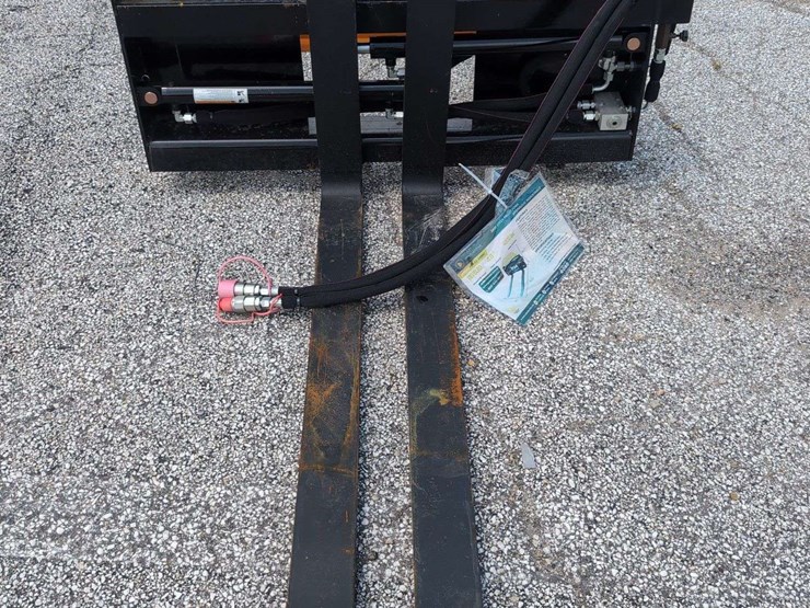 wolverine-skid-steer-pallet-fork-hydraulic-adjustable-pfa-11-3300g-image-1