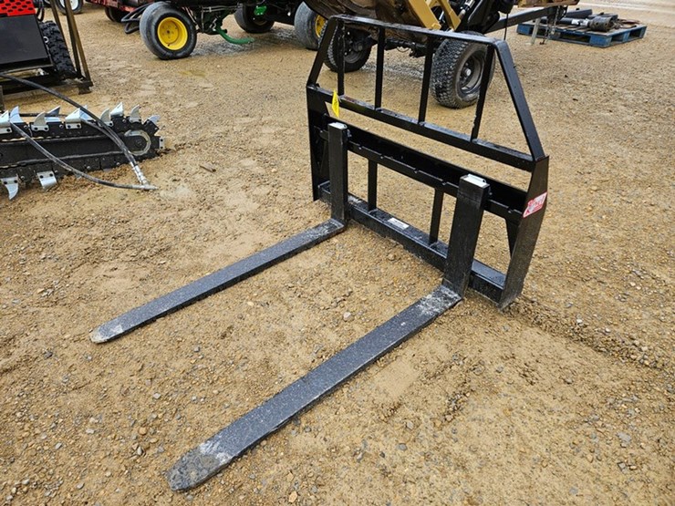 #223-•-kivel-48"-3500-lb-pallet-fork-image-1