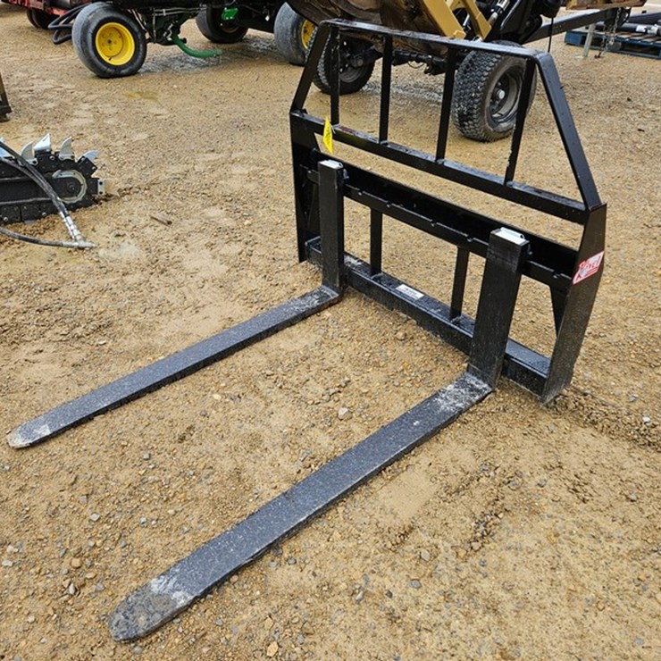 #223 • Kivel 48" 3500 lb Pallet Fork