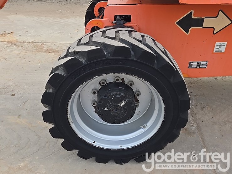 2016-jlg-800aj-image-12