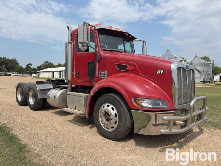 2010-peterbilt-386-image-3