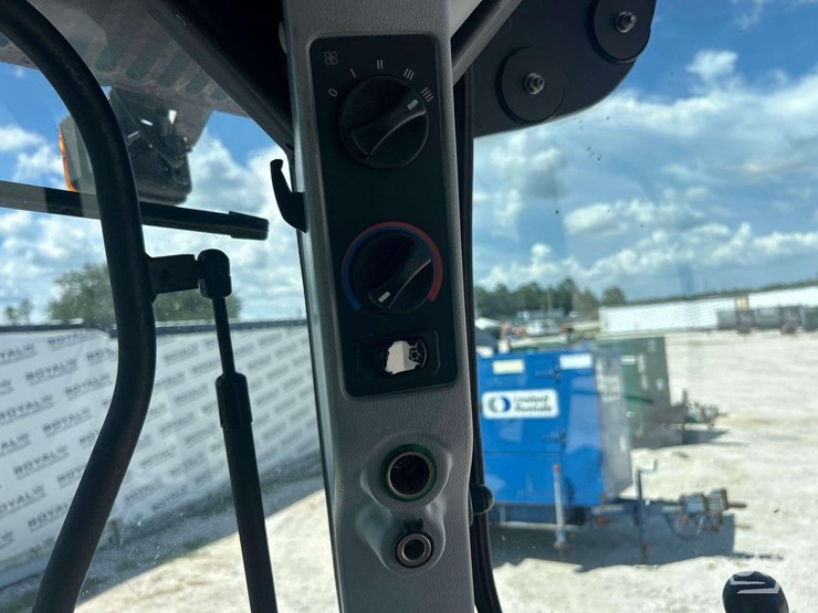 new-holland-t6030-image-29