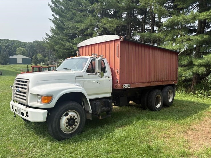 1995-ford-8000-image-1