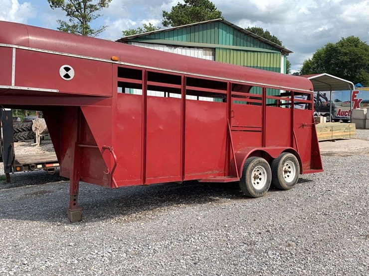 1993-circle-m-supreme-stock-trailer-image-1