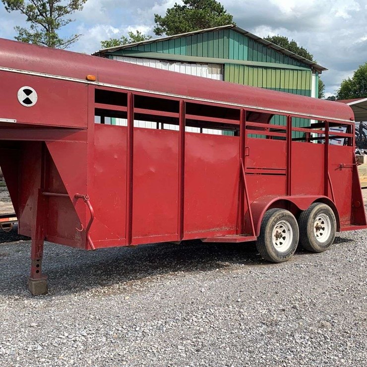 1993 CIRCLE M SUPREME STOCK TRAILER