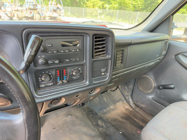 2005-chevrolet-3500-image-19