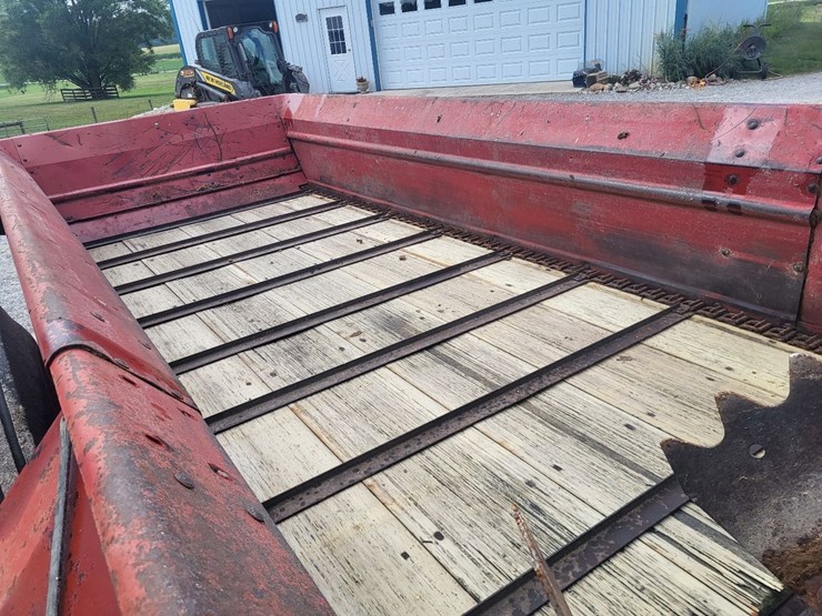 new-holland-520-image-21