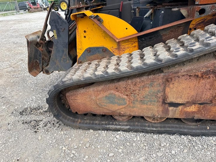 2004-jcb-190-image-16