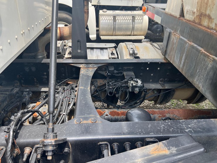mack-cxu-tender-truck-image-32
