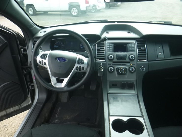 2015-ford-taurus-sedan-image-9