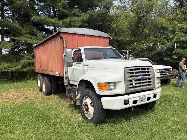 1995-ford-8000-image-4