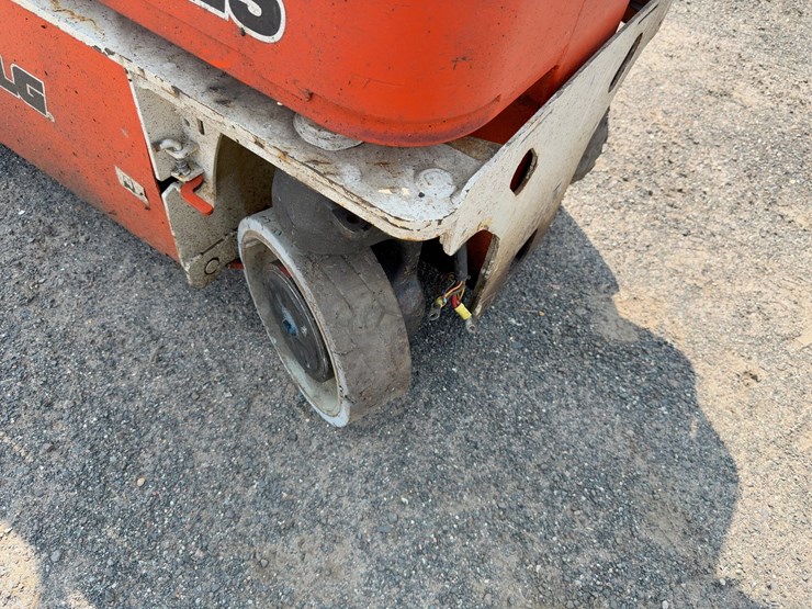 2007-jlg-1230es-image-5