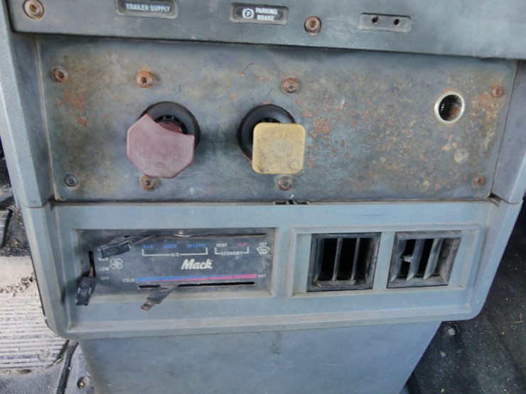 1997-mack-ch612-image-18