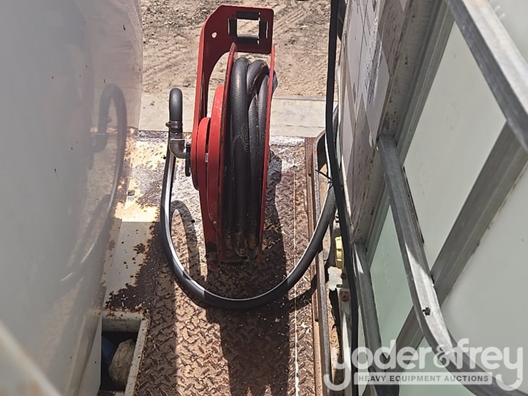 2012-peterbilt-348-image-58