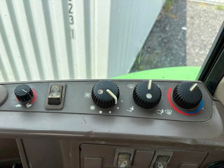 john-deere-6430-image-25