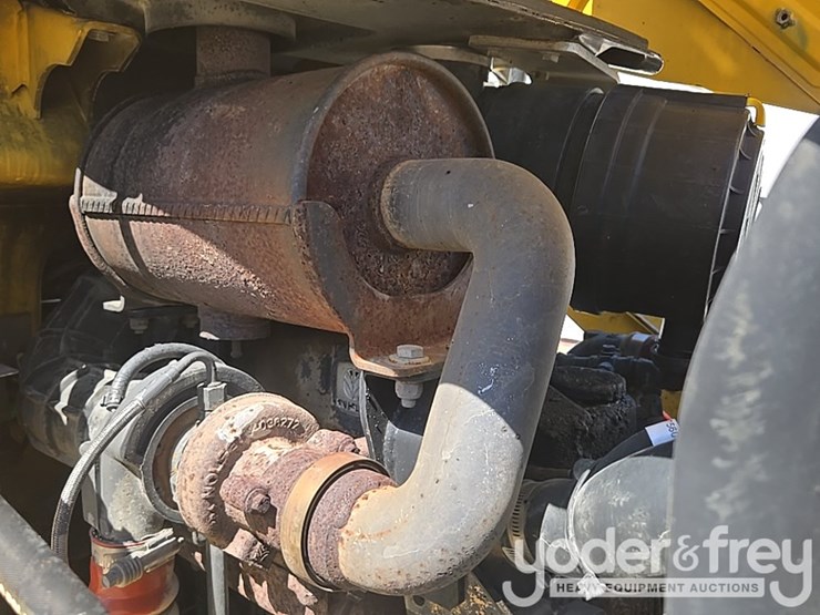 2008-new-holland-b95-image-44