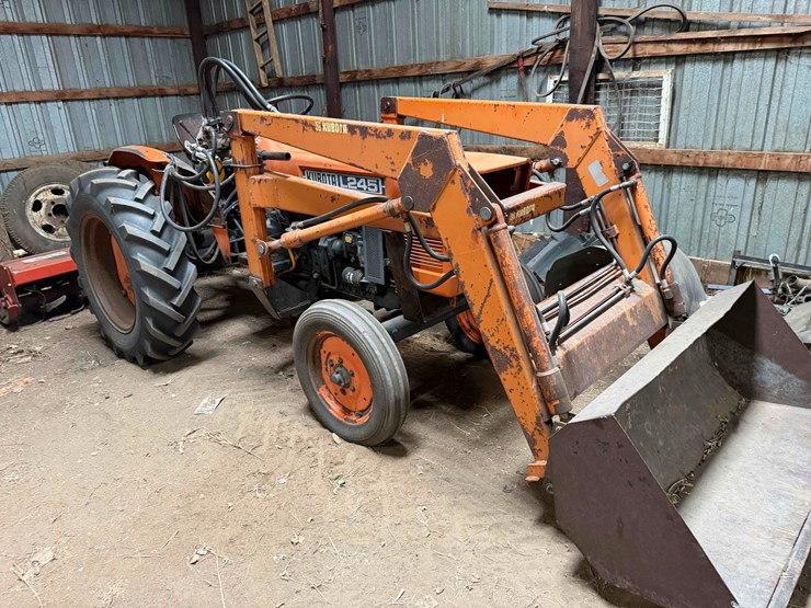 245-kubota-tractor-image-7