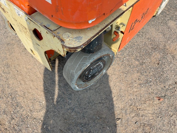 2013-jlg-1230es-image-8
