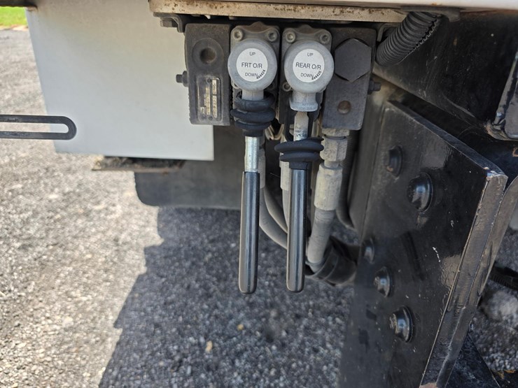 ford-f750-image-12