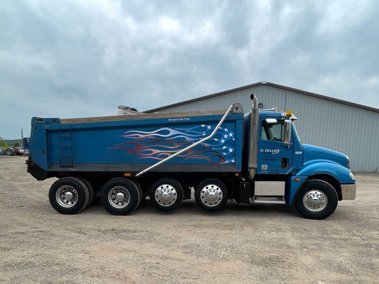 #141-•-2007-freightliner-cascadia-dump-truck-(has-wi-title)-(denmark,-wi)-image-4
