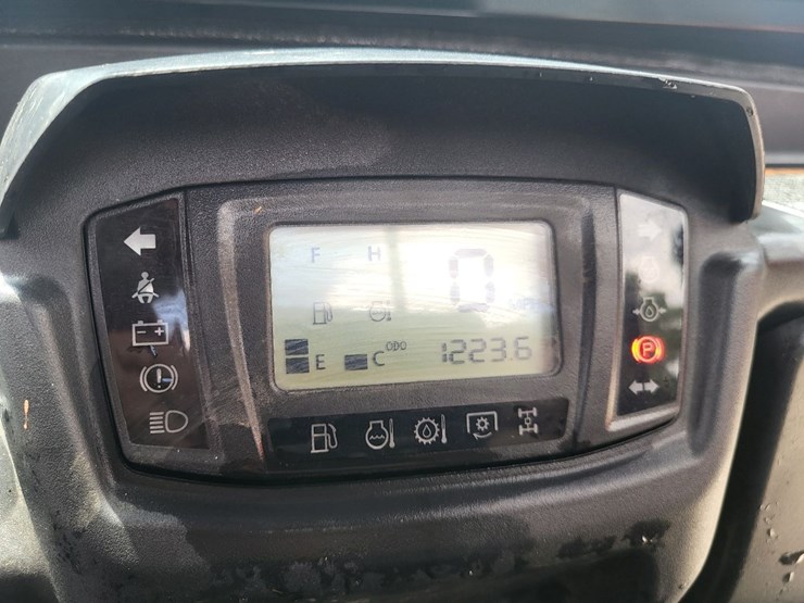 2016-kubota-rtv-x900-image-41
