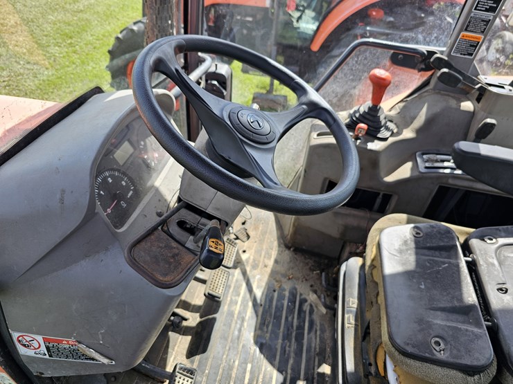 2015-kubota-m108s-image-13