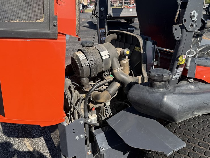 2017-kubota-zd1211-image-10
