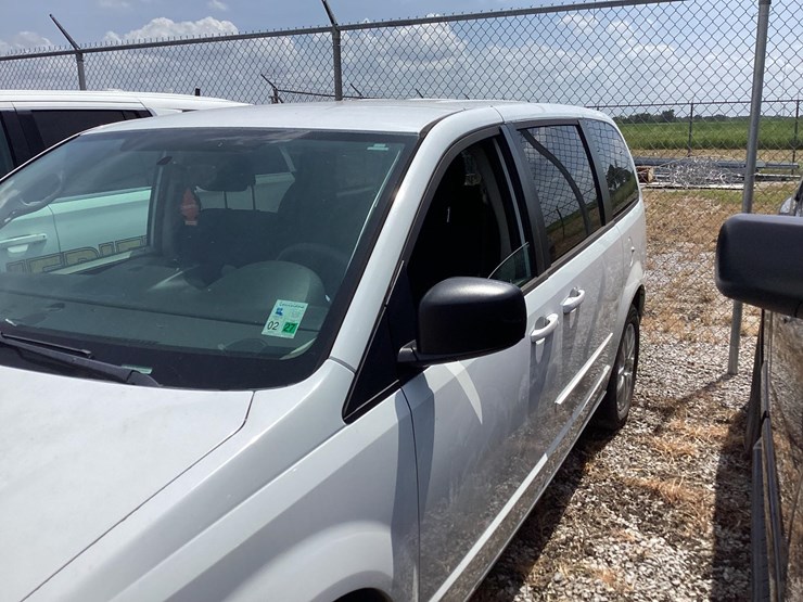 2014-dodge-grand-caravan-image-17