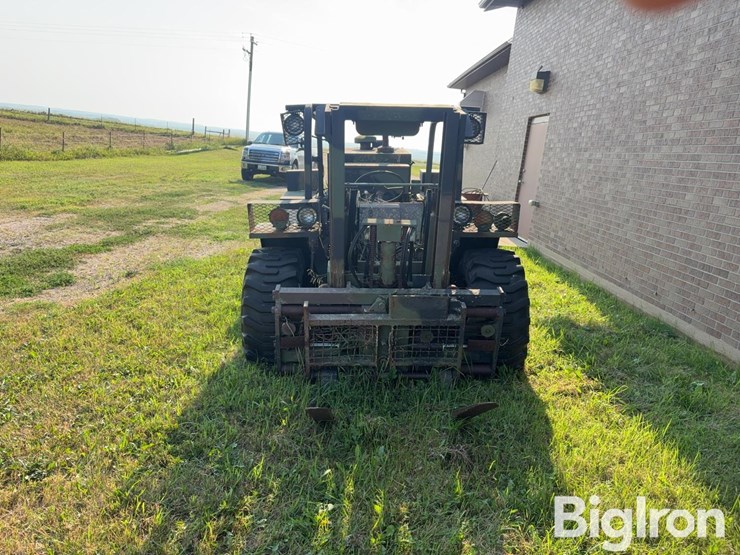 military-rough-terrain-forklift-image-2