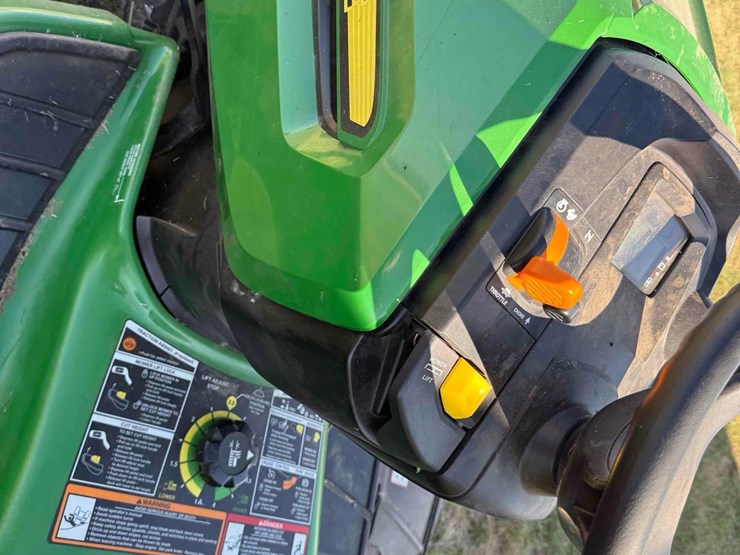 john-deere-x380-image-7