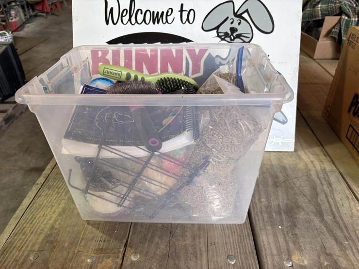 kaytee-rabbit-cage,-bunny-land-sign,-rabbit-food,-image-5