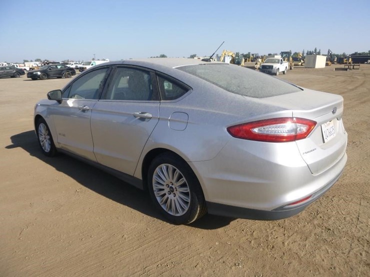 2016-ford-fusion-hybrid-sedan-image-5