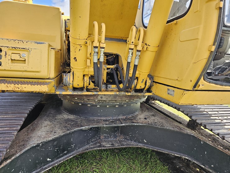 deere-200-lc-image-12