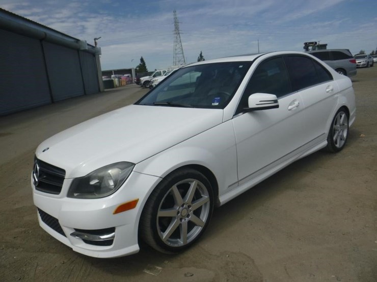 2014-mercedes-c250-sedan-image-1