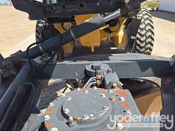 2012-deere-670gp-image-17