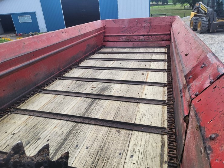 new-holland-520-image-29