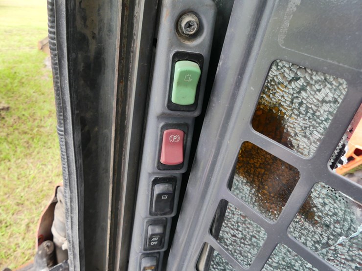 kubota-ssv75-image-14