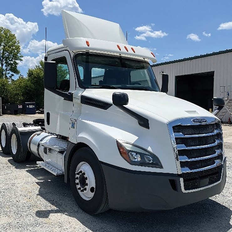 2019 FREIGHTLINER CASCADIA 126