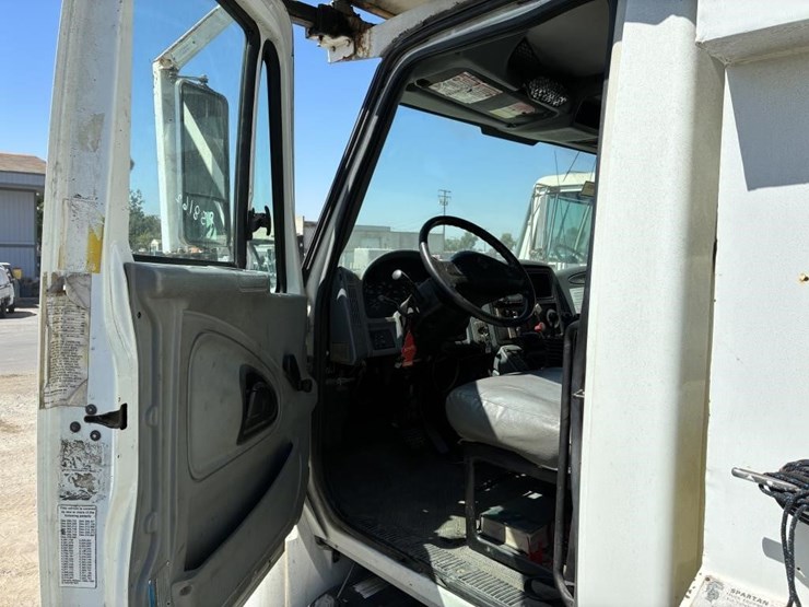 2003-international-durastar-4300-image-16