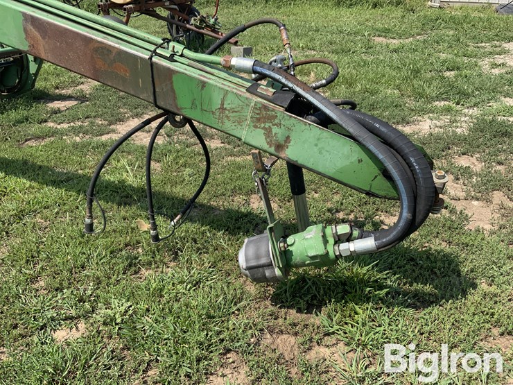 john-deere-240-image-11