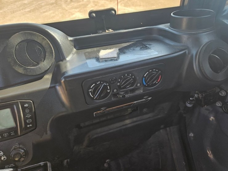 2015-kubota-rtv-x1100c-image-35