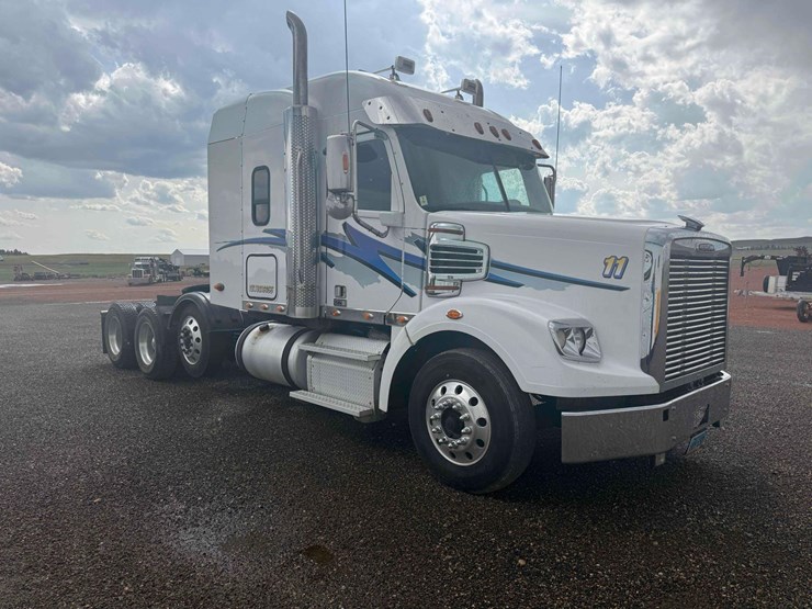 2018-freightliner-semi-image-7