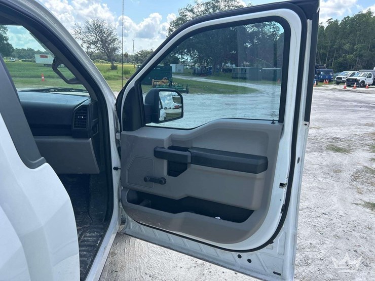 2017-ford-f150-image-16