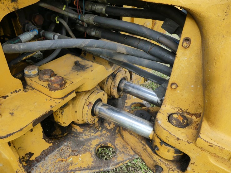 caterpillar-420d-image-14