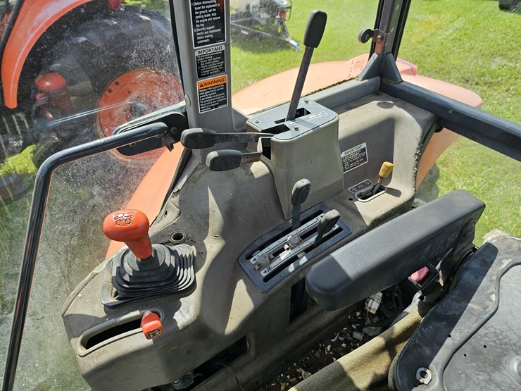 2015-kubota-m108s-image-12