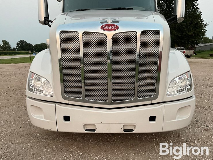 2016-peterbilt-579-image-11