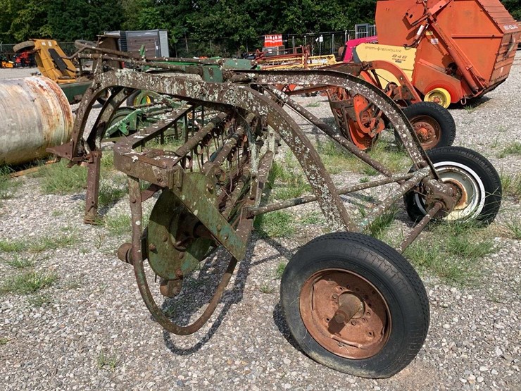 side-delivery-hay-rake-image-13
