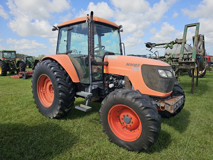 2015-kubota-m108s-image-1