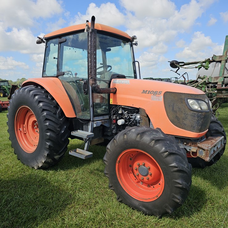 2015 KUBOTA M108S